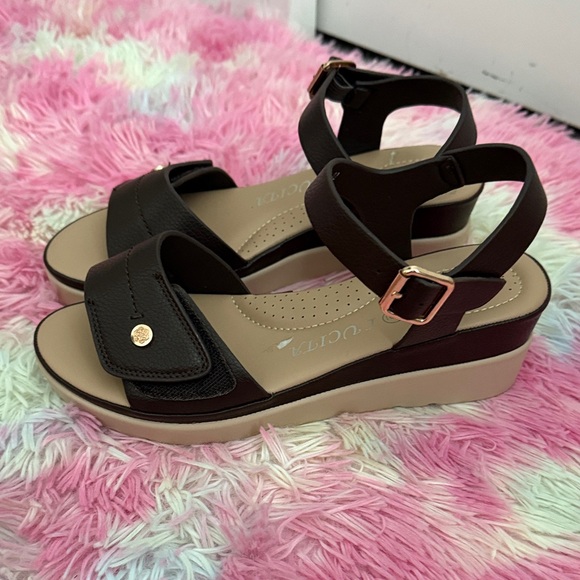 Brown and beige Wedge Sandals. NWOT! - Picture 4 of 9